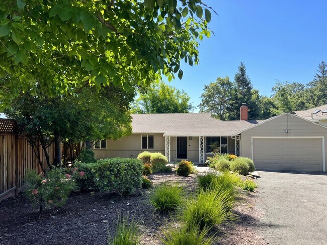 Building Photo - Charming 3 bedroom, 1 bath single level home in Lafayette-Move in ready!