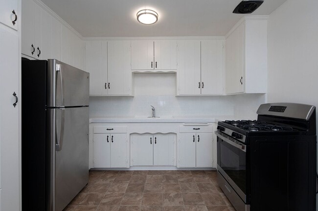 Interior Photo - Talmadge Pacific Apartments