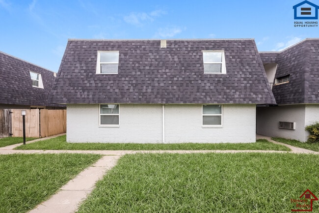 Building Photo - 2111 NW Lindy Ave