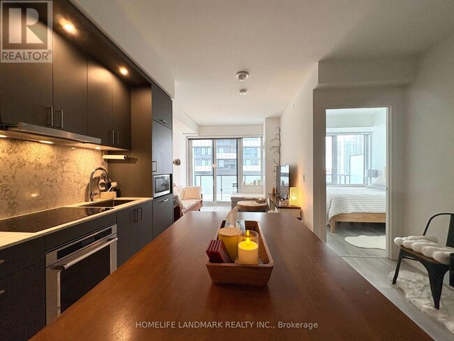 Building Photo - 480 Front St W