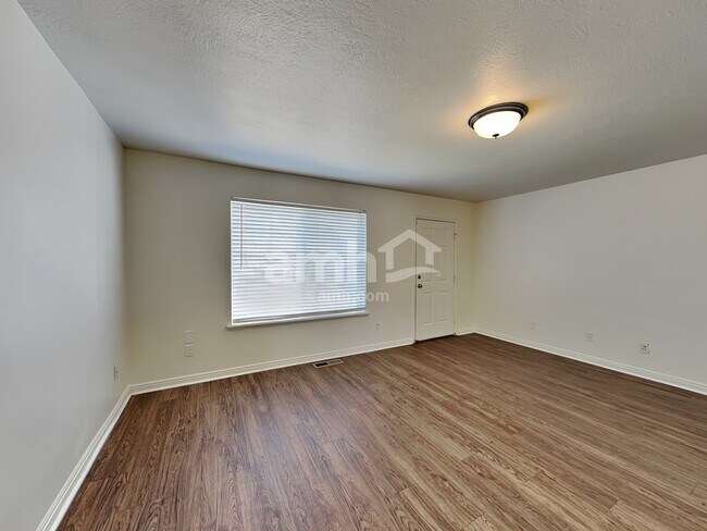Building Photo - 439 E 250 N
