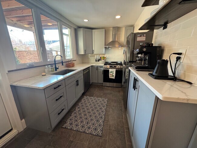 Building Photo - 209 East St