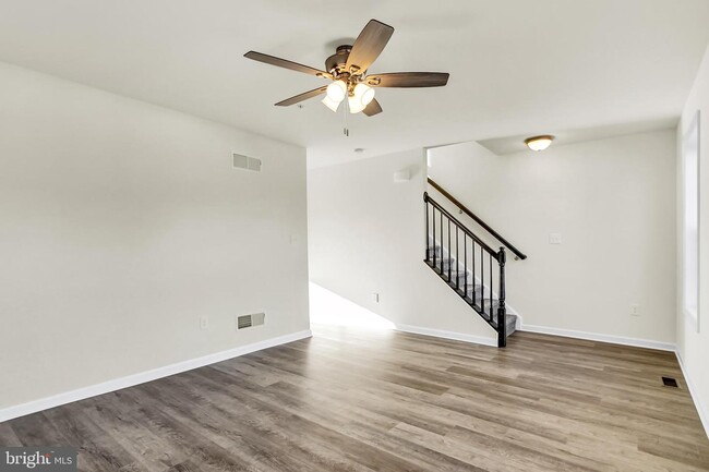 Building Photo - 2500 Oakwood Lane