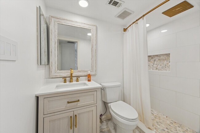Foto del edificio - 4450 Sherwood Ln