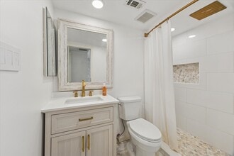 Building Photo - 4450 Sherwood Ln