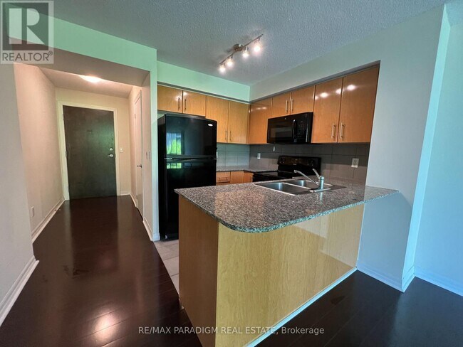 Building Photo - 16 Yonge St