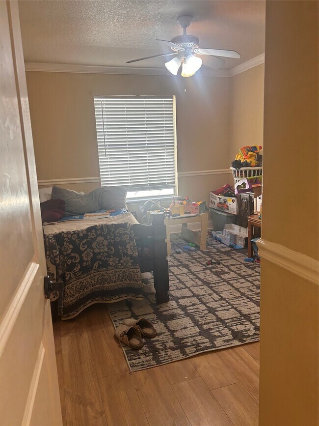Foto del edificio - 7811 Fall Glen Dr