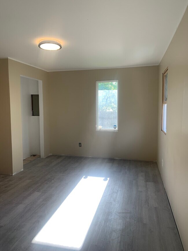Foto del edificio - 2121 Mitchell St
