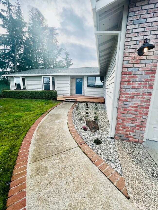 Foto del edificio - 3642 Larkspur Ln