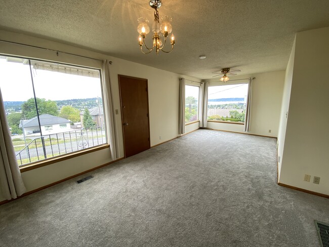 Building Photo - 1308 Beacon Way S