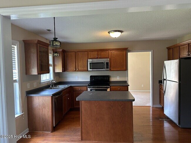 Building Photo - 408 Southbridge Dr