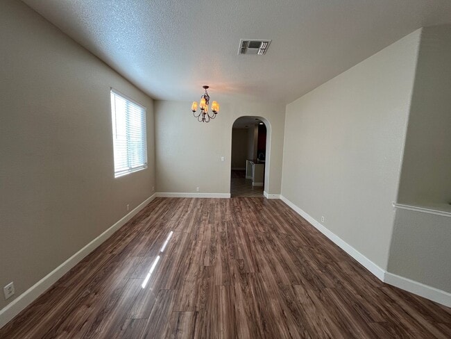 Foto del edificio - 4 Bed | 2 Bath | 1659SF | Tenant Pays $195...