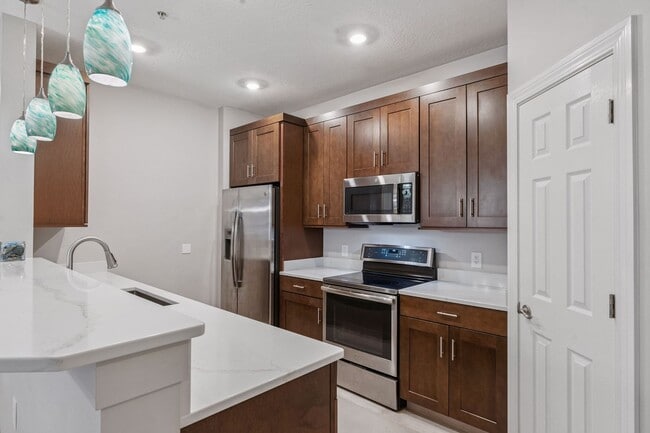 Photo - Upscale & renovated 3Bedrooms / 2Baths condo-unit in MetroWest community!
