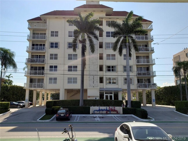 Building Photo - 10140 W Bay Harbor Dr