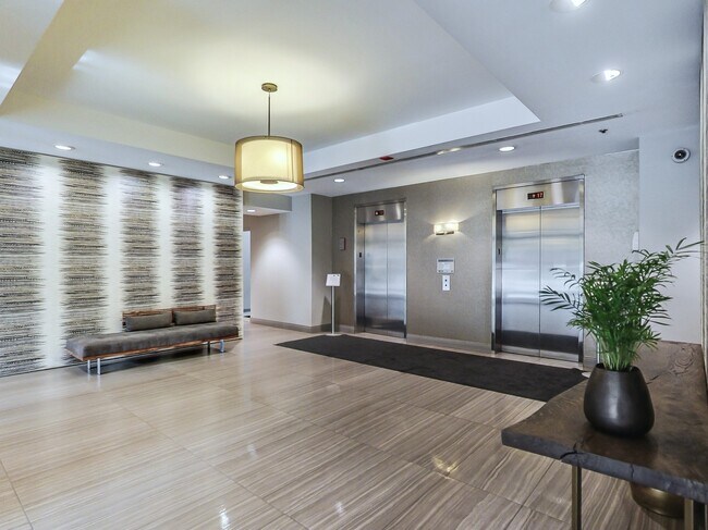 Foto del edificio - 330 N Jefferson St