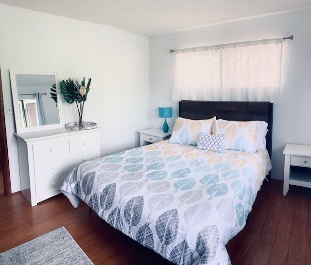 Gorgeous hardwood flooring - 75 -5706 Kalawa St