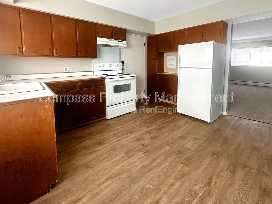 Primary Photo - 2841 S Burdick St