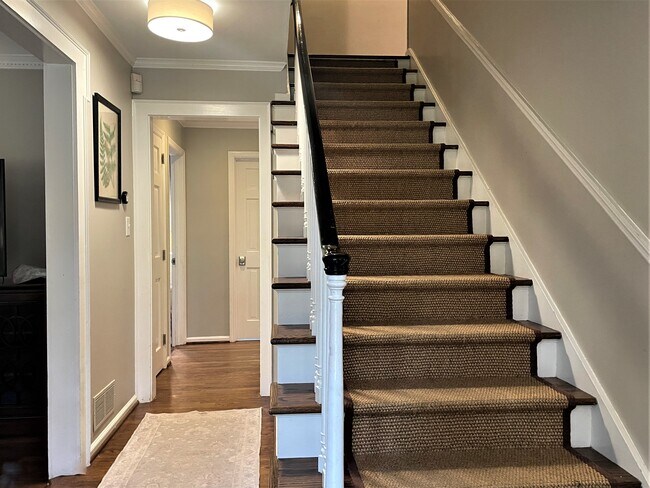 Foto del edificio - 4044 Emma Ln NE