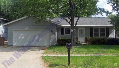 Building Photo - 2304 Sumac Dr