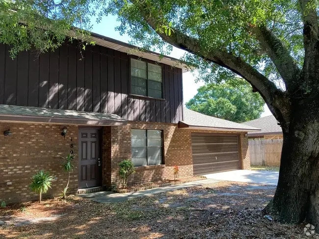 Building Photo - 1802 Stewart Pl