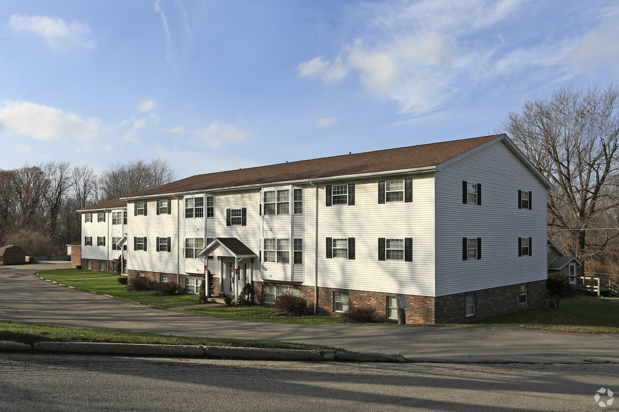 Casa-cochera Hill Apartments - Carriage Hill Apartments