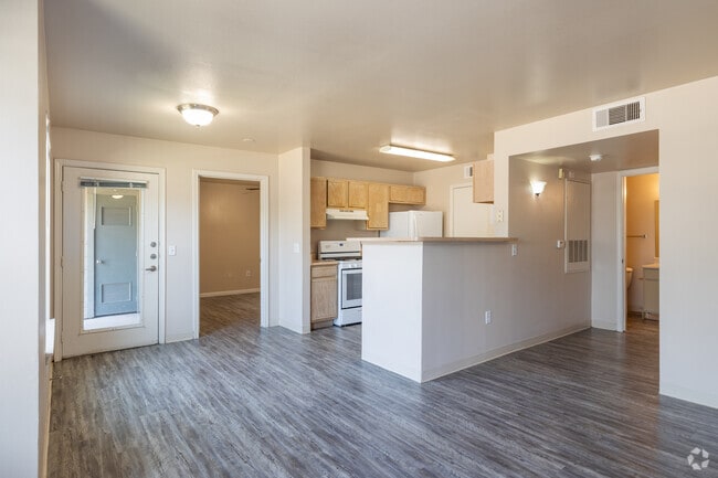 2BR, 2BA Living/Cocina - zPadre De Vida Apartments