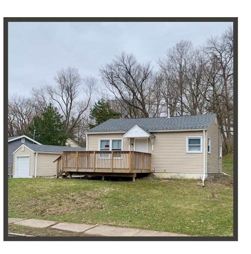 1733 Kirkwood Blvd, Davenport, IA 52803 House for Rent in Davenport