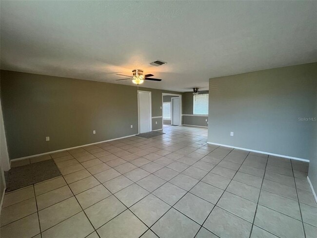 Building Photo - 3251 Pinetree St