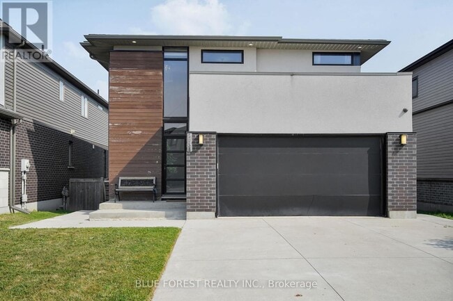 Building Photo - 2138 Wateroak Dr