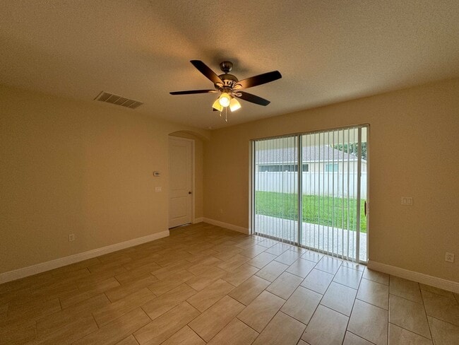 Building Photo - Charming 3-Bedroom, 3-Bath Home with Moder...