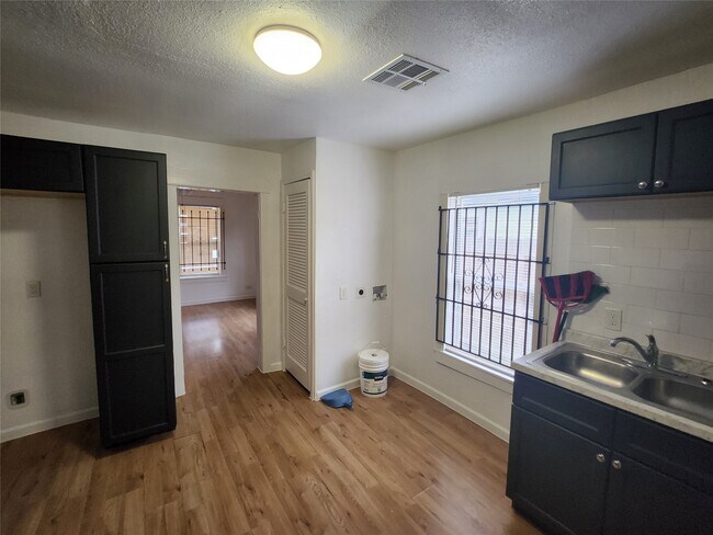 Foto del edificio - 3206 Anita St