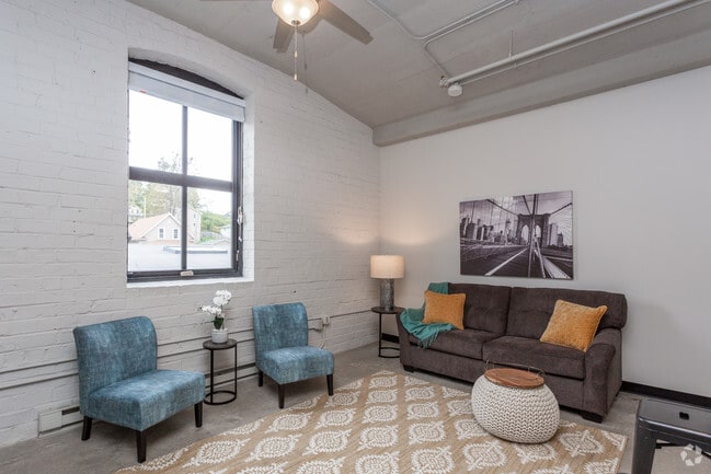 2BR, 2BA - Living Room - Gordon-Van Tine Commons