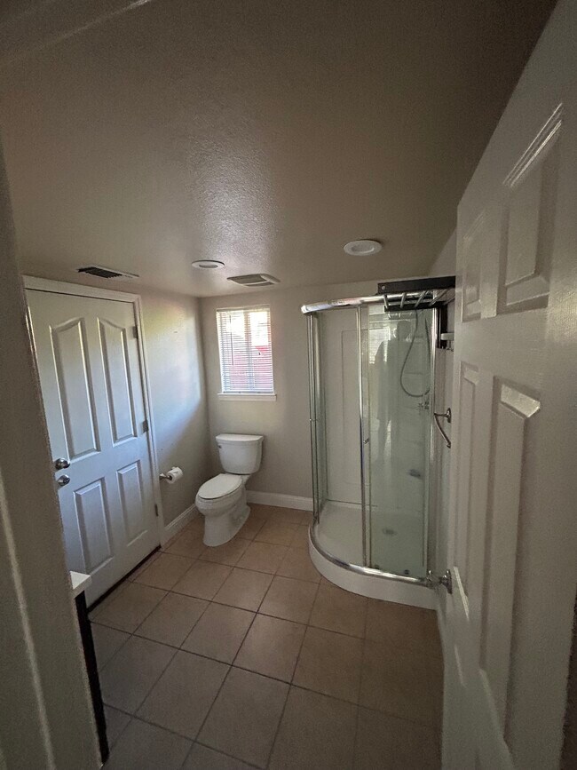 Baño completo - 181 S Lincoln St