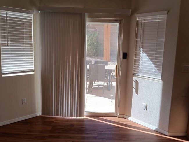 Building Photo - 3 Bedroom, 2.5 Bathroom Home! Schedule a Showing Today!