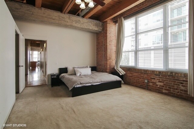 Building Photo - 333 S Desplaines St