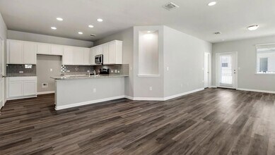 Building Photo - 1701 Logan Dr