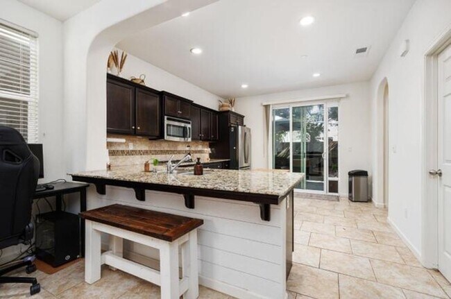 Foto del edificio - $2,295 Barstow & De Wolf, 3 Bedroom House ...