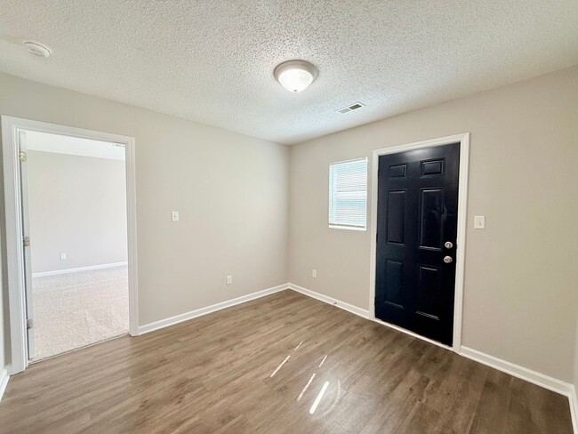 Building Photo - 1706 Oakdale Green Dr