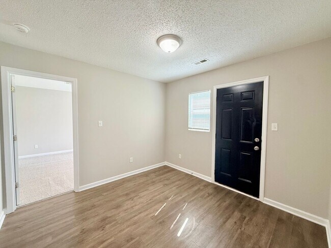 Foto del edificio - 1706 Oakdale Green Dr