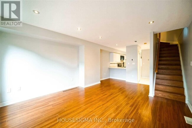 Building Photo - 80-80 Strathaven Dr