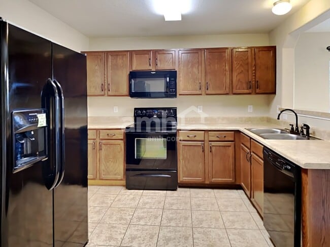 Building Photo - 9210 Pacific Maple