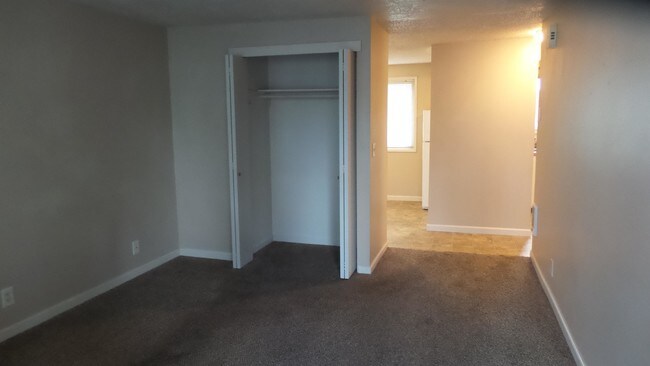 Building Photo - 1 bedroom in Eugene OR 97402