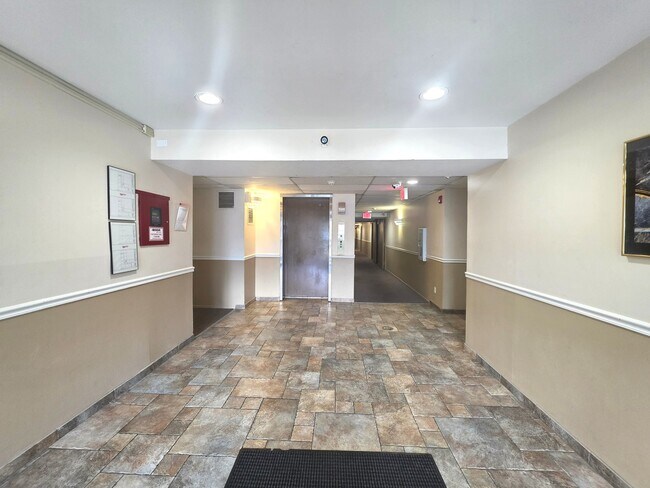 Foto del edificio - 2000 Bayside Dr