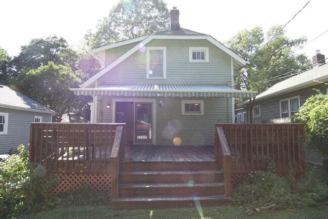 Foto del edificio - 5623 Winthrop Avenue