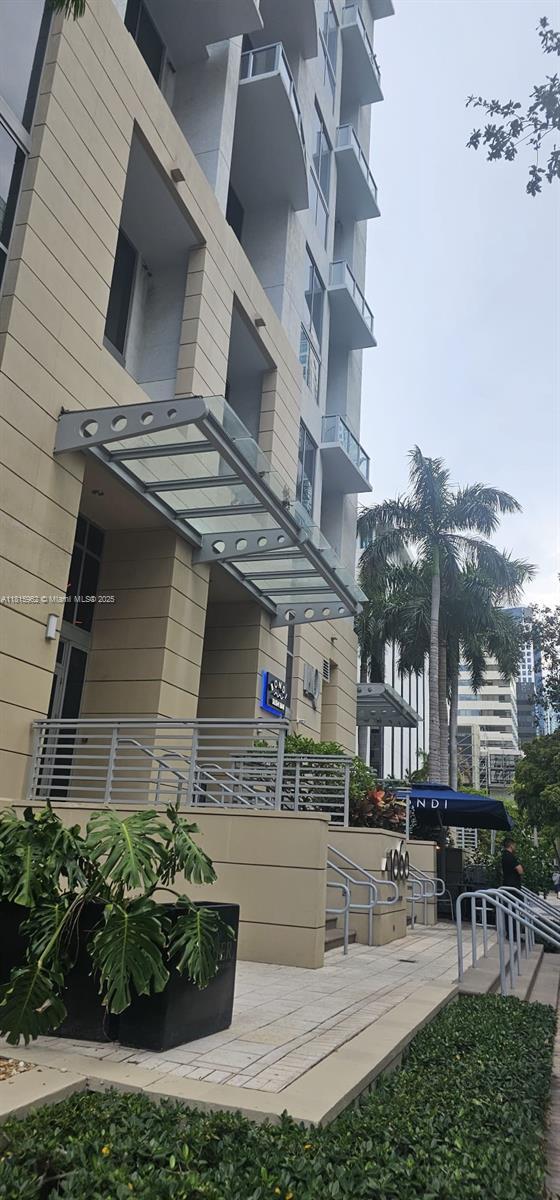 Building Photo - 1060 Brickell Ave