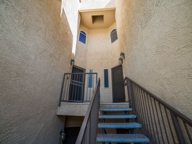 Building Photo - 10410 N Cave Creek Rd