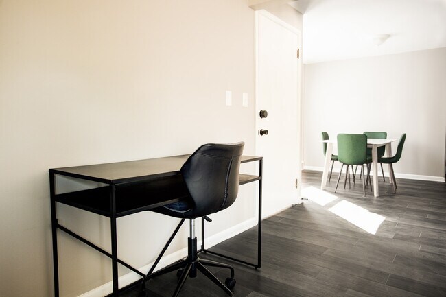 Foto del edificio - 2448 Warrensville Center Road, Unit 2