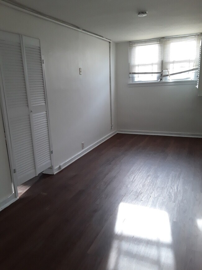 Dormitorio espacioso - 339 Semple St