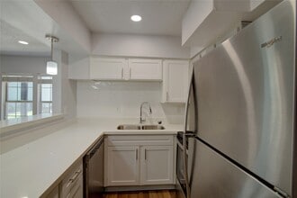 Building Photo - 800 Heights Blvd