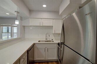 Building Photo - 800 Heights Blvd